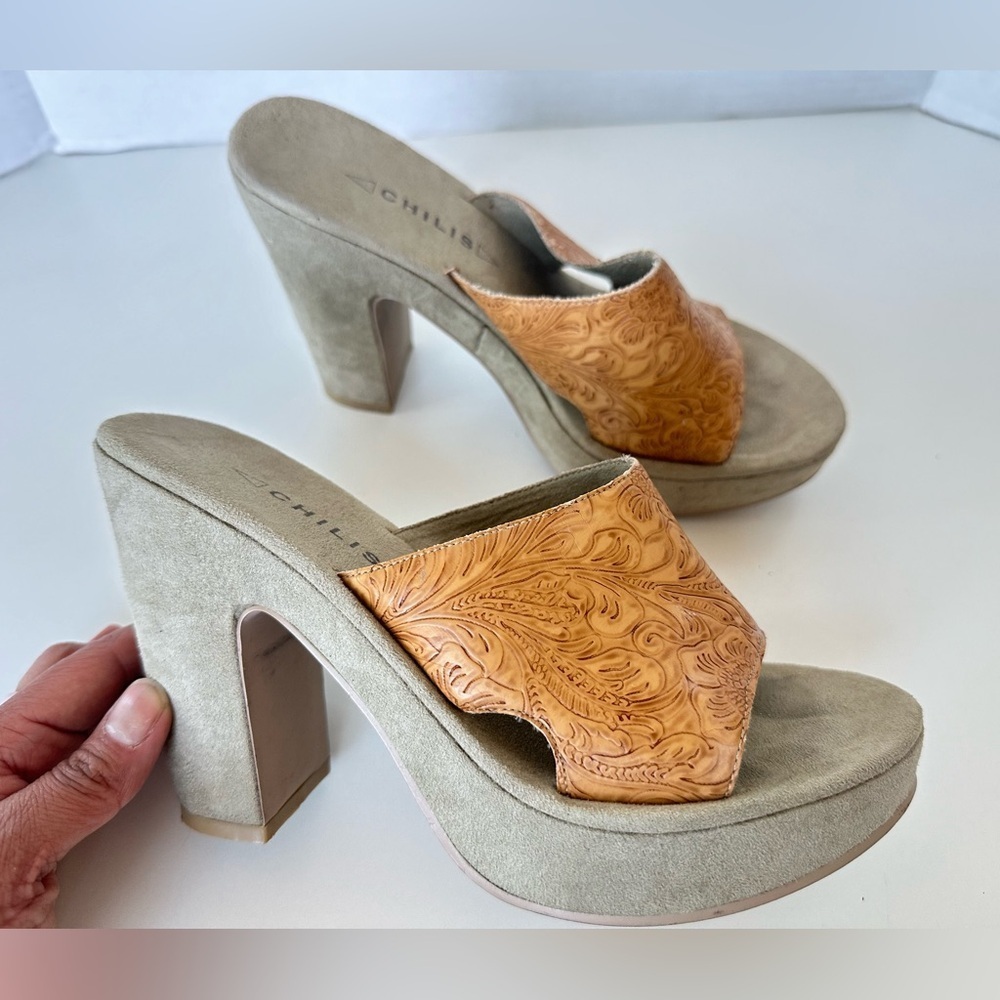 Vintage 90s Y2K Chilis Tooled Chunky Platform Block Heel Sandals Size 6.5